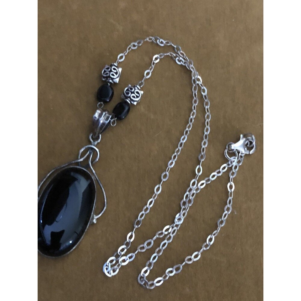 Vintage Sterling Silver  Black onyx pendant On A Sterling Silver 20” Chain